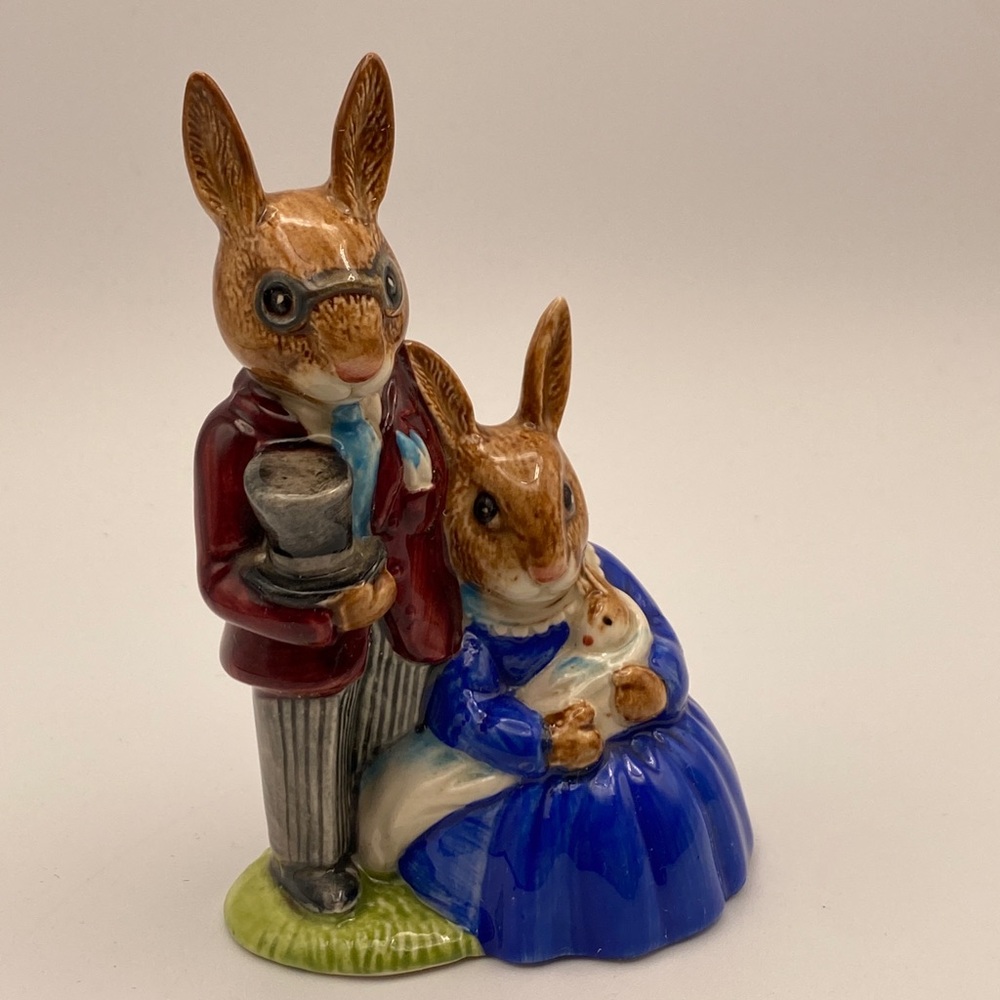 Royal‎ Doulton Vintage 1972 Bunnykins Figurine "Family Photograph" 4.5" tall#435